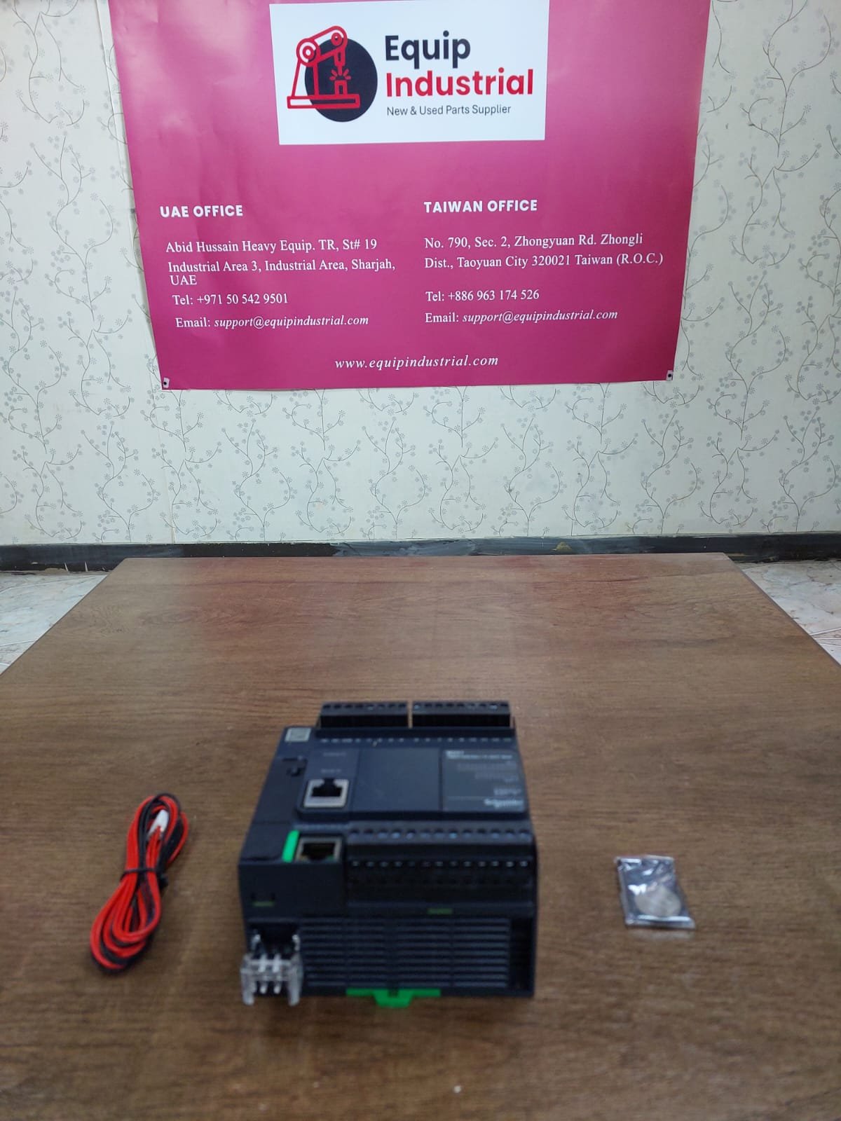 Schneider Electric Modicon TM221CE24U PLC - High-Performance Programmable Logic Controller - Image 3