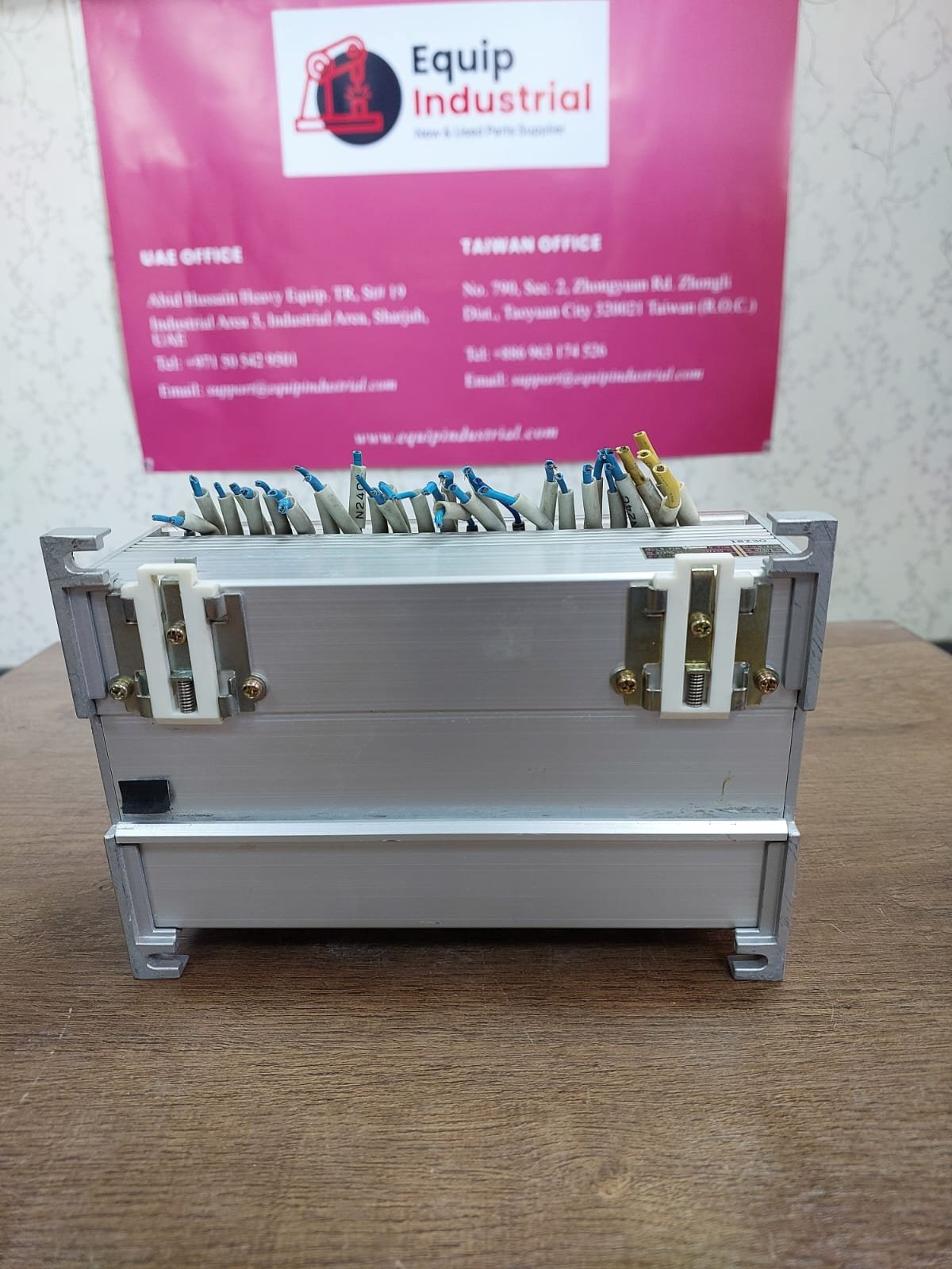 IDEC IZBARL Relay Barrier IBCB 6101R – Industrial Safety Relay Module - Image 3